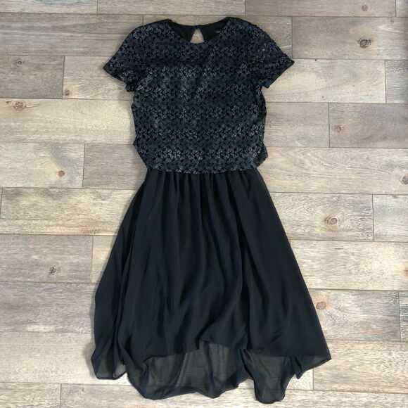Black High-Low Dress with Textured Lace Top Size 2 - Picture 1 of 3